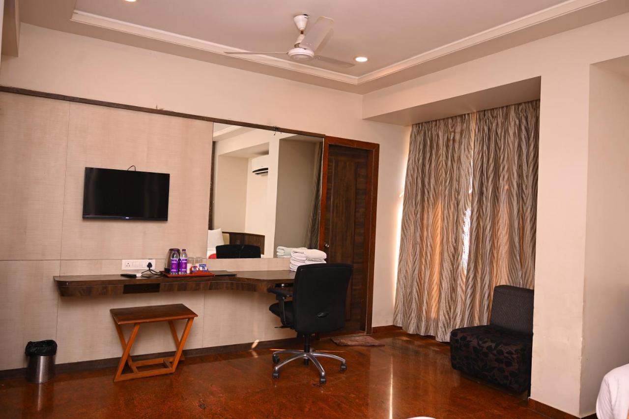 Hotel Center Point Solapur Exterior photo
